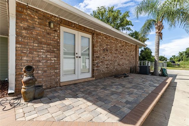 32834 LAKESHORE DRIVE, Tavares, FL 32778