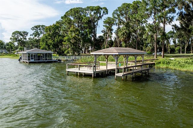 32834 LAKESHORE DRIVE, Tavares, FL 32778