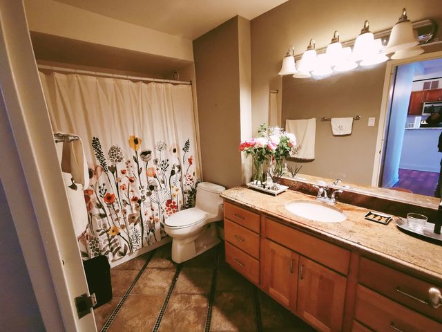 211 E Ohio Street 2407, Chicago, IL 60611