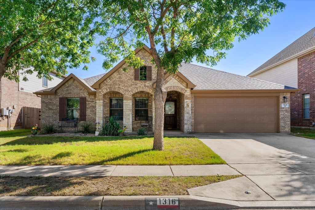 1316 Missionary Ridge Trail, Fort Worth, TX 76131 — exterior