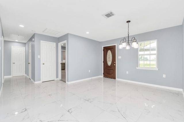 2826 W Fm 1462, Rosharon, TX 77583