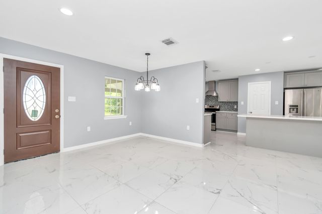 2826 W Fm 1462, Rosharon, TX 77583