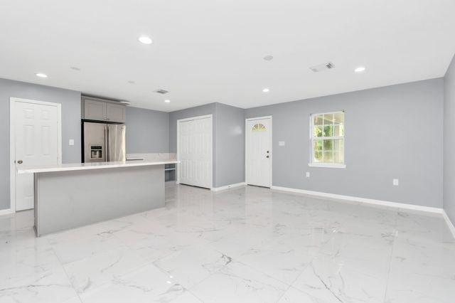 2826 W Fm 1462, Rosharon, TX 77583