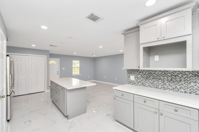 2826 W Fm 1462, Rosharon, TX 77583