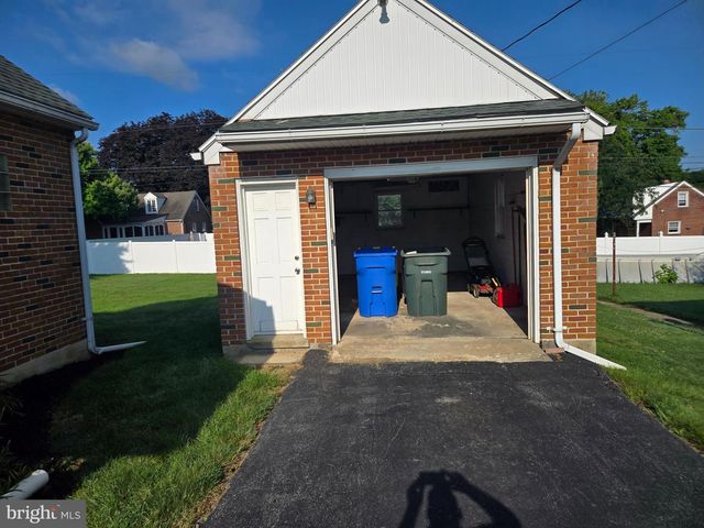 220 EDGEWOOD RD, York, PA 17402