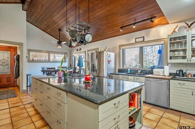 13610 CR 283 N, Whitehouse, TX 75791