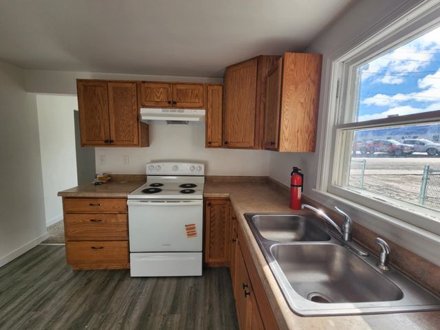 516 SW Summit, Minot, ND 58701