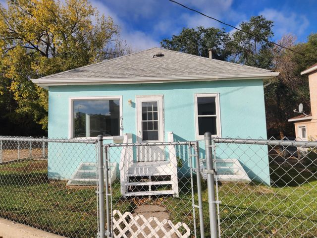 516 SW Summit, Minot, ND 58701