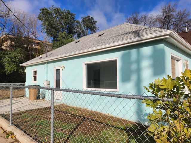 516 SW Summit, Minot, ND 58701