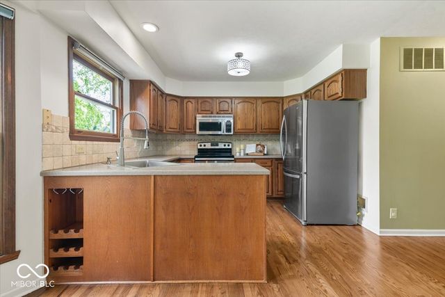 10480 Greenway Drive, Fishers, IN 46037