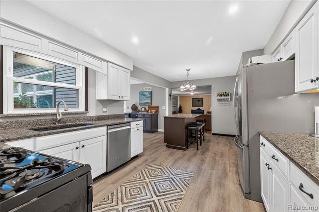 8841 Thorntree Drive, Grosse Ile, MI 48138