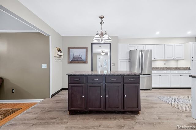 8841 Thorntree Drive, Grosse Ile, MI 48138
