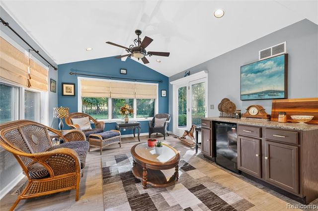 8841 Thorntree Drive, Grosse Ile, MI 48138