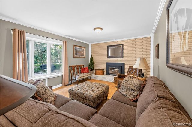 8841 Thorntree Drive, Grosse Ile, MI 48138