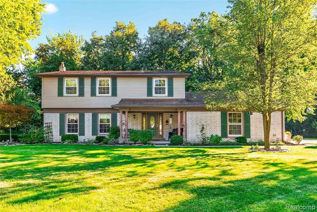 8841 Thorntree Drive, Grosse Ile, MI 48138