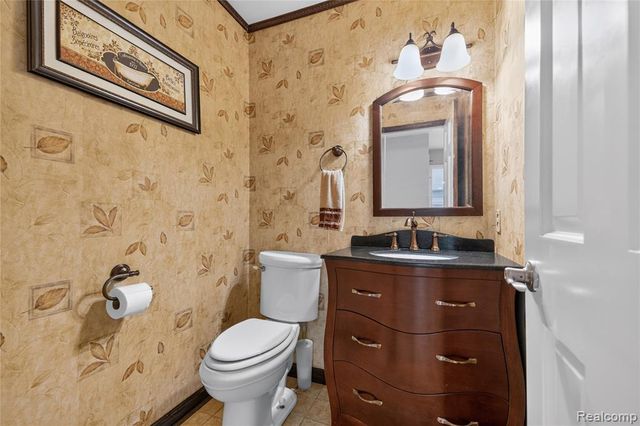 8841 Thorntree Drive, Grosse Ile, MI 48138