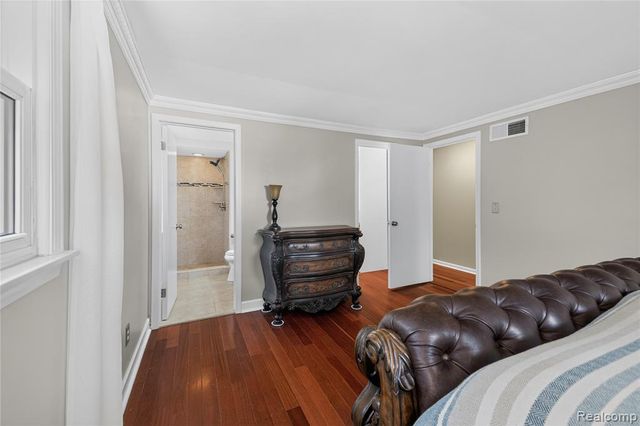 8841 Thorntree Drive, Grosse Ile, MI 48138
