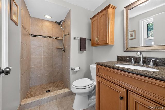 8841 Thorntree Drive, Grosse Ile, MI 48138