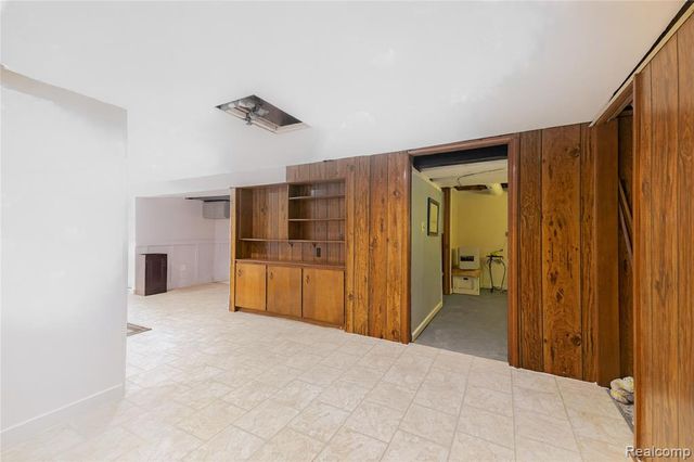 8841 Thorntree Drive, Grosse Ile, MI 48138