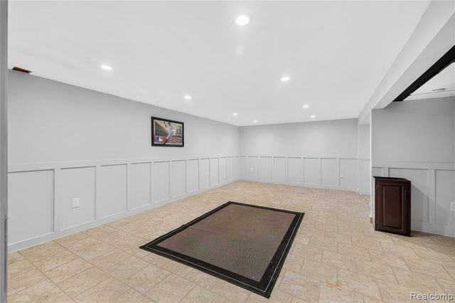 8841 Thorntree Drive, Grosse Ile, MI 48138