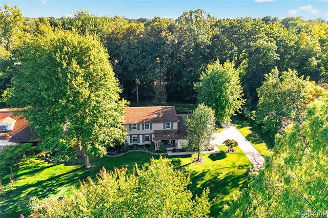 8841 Thorntree Drive, Grosse Ile, MI 48138