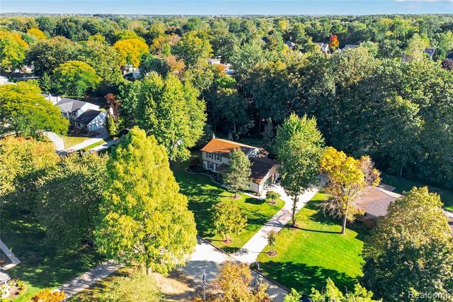 8841 Thorntree Drive, Grosse Ile, MI 48138