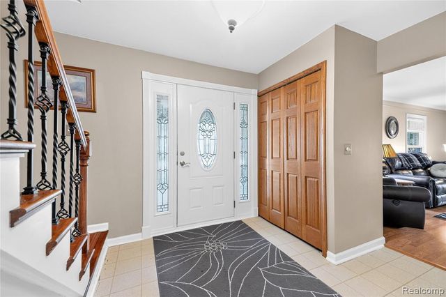 8841 Thorntree Drive, Grosse Ile, MI 48138