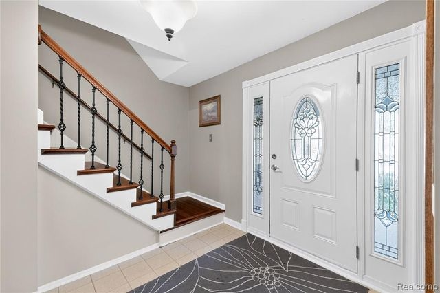 8841 Thorntree Drive, Grosse Ile, MI 48138