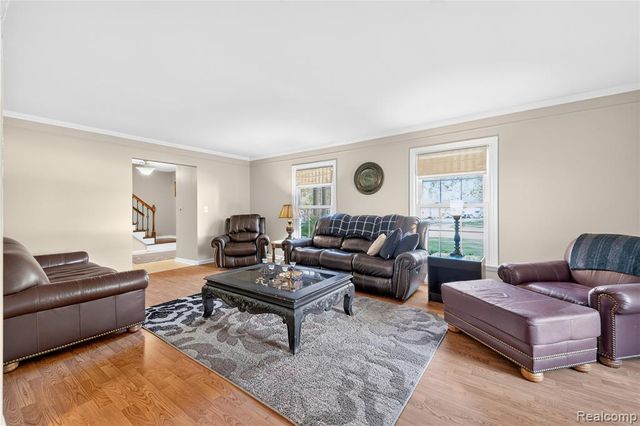 8841 Thorntree Drive, Grosse Ile, MI 48138