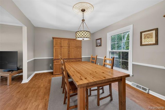 8841 Thorntree Drive, Grosse Ile, MI 48138