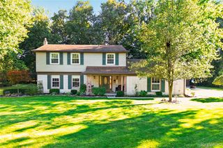 8841 Thorntree Drive, Grosse Ile, MI 48138