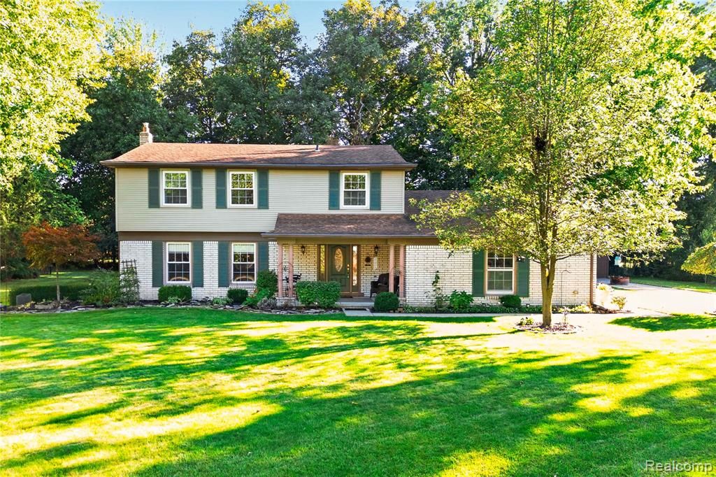 8841 Thorntree Drive, Grosse Ile, MI 48138