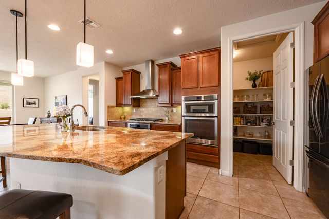 9256 Bear Lake Way NW, Albuquerque, NM 87120