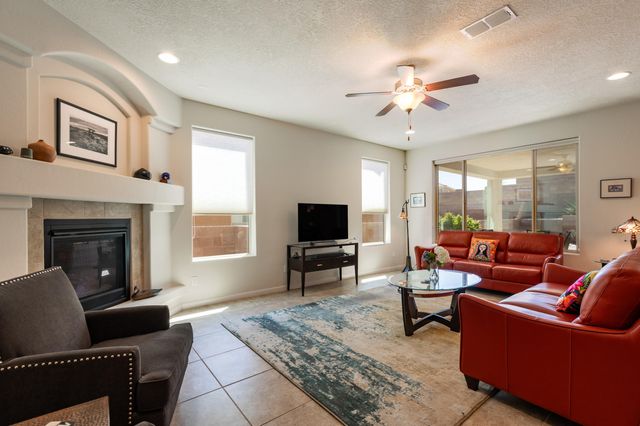 9256 Bear Lake Way NW, Albuquerque, NM 87120