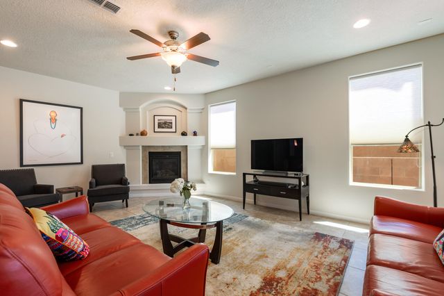 9256 Bear Lake Way NW, Albuquerque, NM 87120