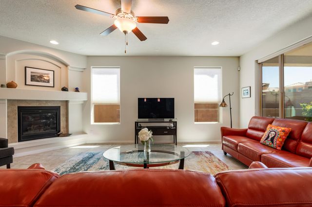 9256 Bear Lake Way NW, Albuquerque, NM 87120