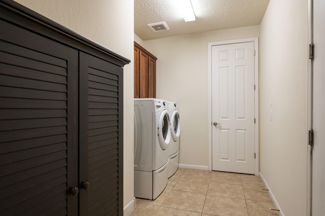 9256 Bear Lake Way NW, Albuquerque, NM 87120