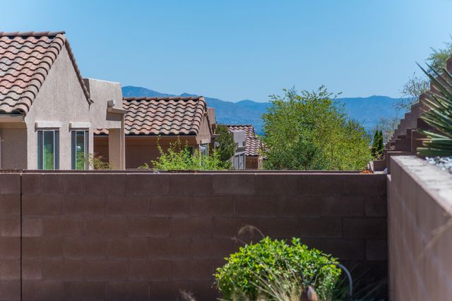 9256 Bear Lake Way NW, Albuquerque, NM 87120