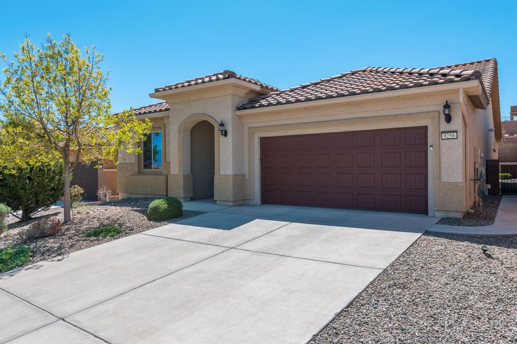 9256 Bear Lake Way NW, Albuquerque, NM 87120