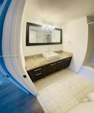 185 SW 7th St 1605, Miami, FL 33130