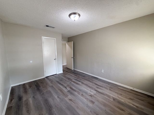 101 W Latimer Street B, Ennis, TX 75119