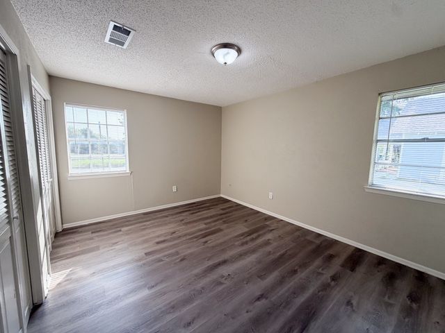 101 W Latimer Street B, Ennis, TX 75119