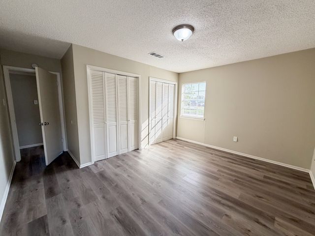 101 W Latimer Street B, Ennis, TX 75119