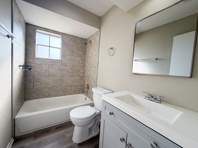 101 W Latimer Street B, Ennis, TX 75119