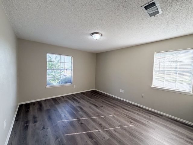 101 W Latimer Street B, Ennis, TX 75119