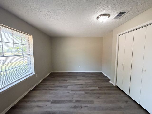 101 W Latimer Street B, Ennis, TX 75119