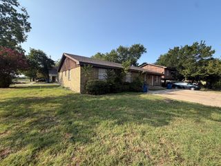 101 W Latimer Street B, Ennis, TX 75119