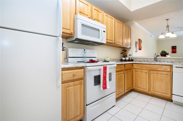 5711 BENTGRASS DRIVE 19-202, Sarasota, FL 34235