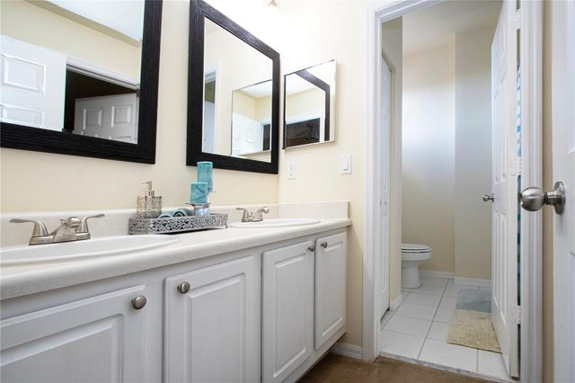 5711 BENTGRASS DRIVE 19-202, Sarasota, FL 34235