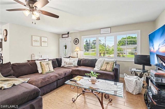 20 Maui CIR 20, Naples, FL 34112